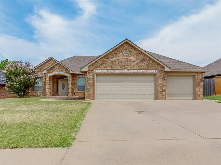 301 E Mobile Terrace, Mustang, OK 73064 - #2