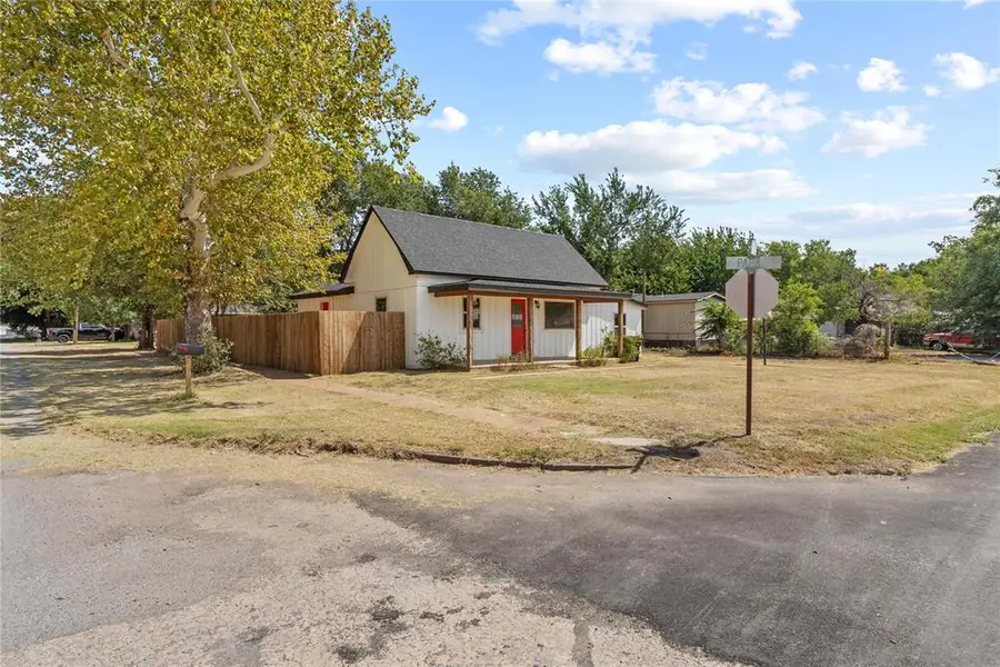 103 E Ash Street, Carnegie, OK 73015 - #2