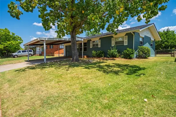 2516 Queensbury Road, Moore, OK 73160