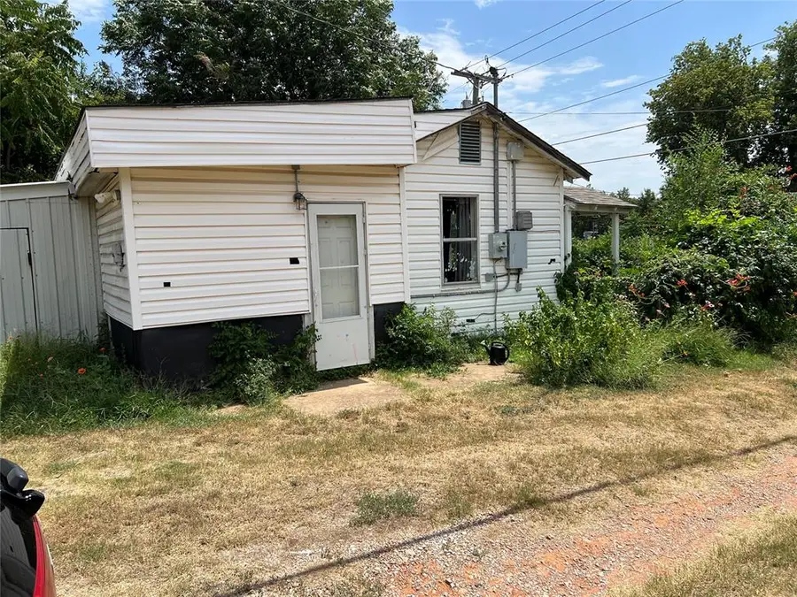 714 W Georgia Avenue, Chickasha, OK 73018 - #2
