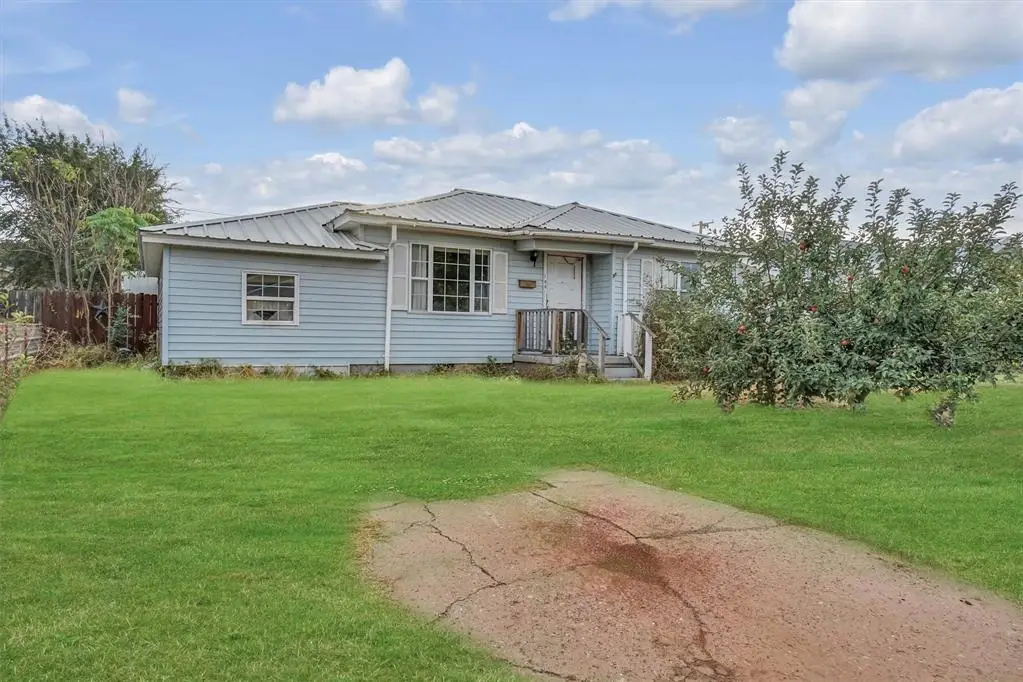 108 Central Drive, Sayre, OK 73662 - #1
