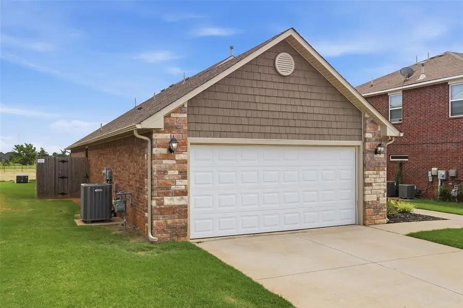 7200 Meadow Lake Drive, Yukon, OK 73099 - #2