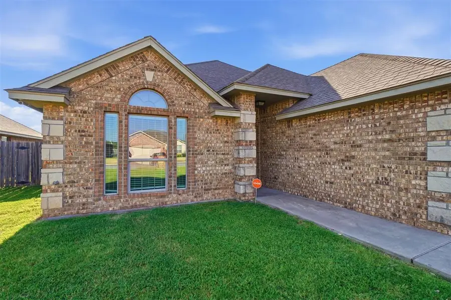 407 NW Granite Avenue, Cache, OK 73527 - #3