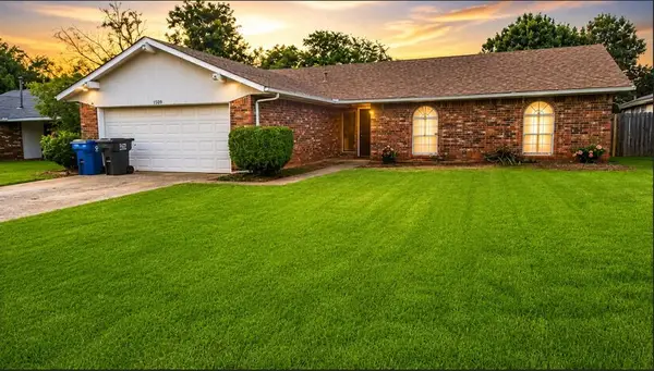 1509 Jupiter Circle, Edmond, OK 73003