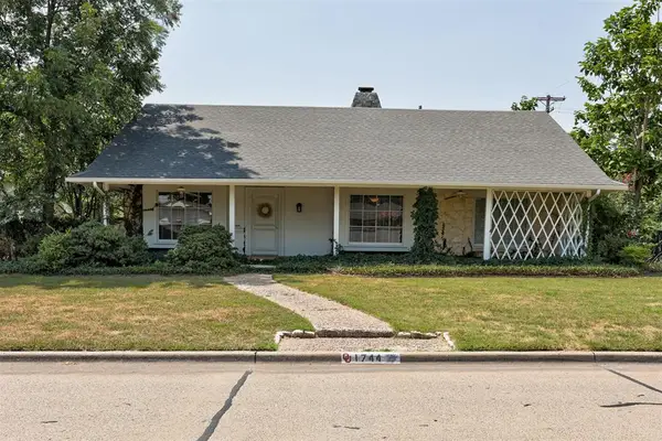 1744 Westbrooke Terrace, Norman, OK 73072