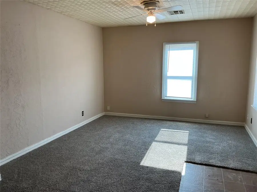 1230 W Modelle Avenue, Clinton, OK 73601 - #3