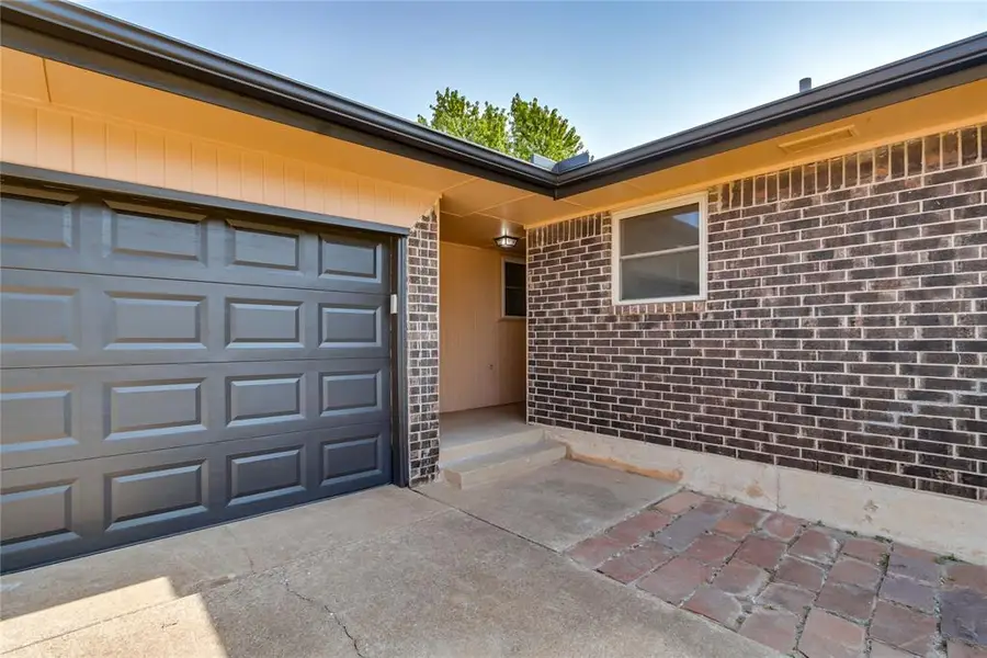 913 NE 6th Street, Moore, OK 73160 - #2