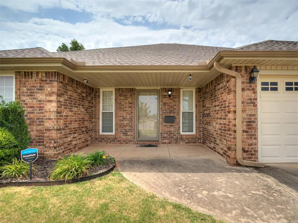704 E Linden Lane, Mustang, OK 73064 - #1