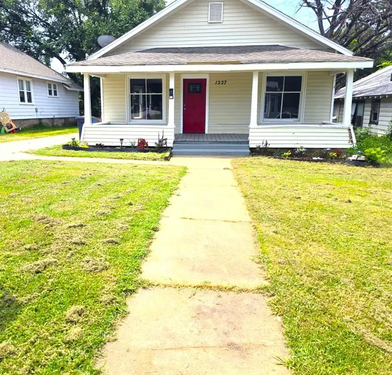 1227 E 11th Street, Shawnee, OK 74801 - #1
