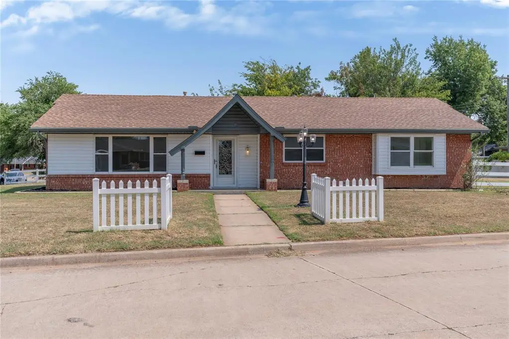 601 Country Club Circle, Oklahoma City, OK 73110 - #1