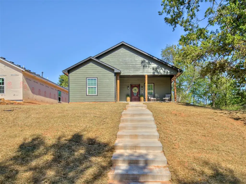 712 E Lincoln Avenue, Guthrie, OK 73044 - #1
