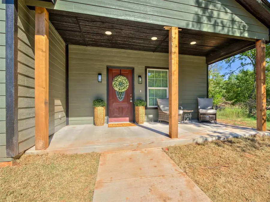 712 E Lincoln Avenue, Guthrie, OK 73044 - #3