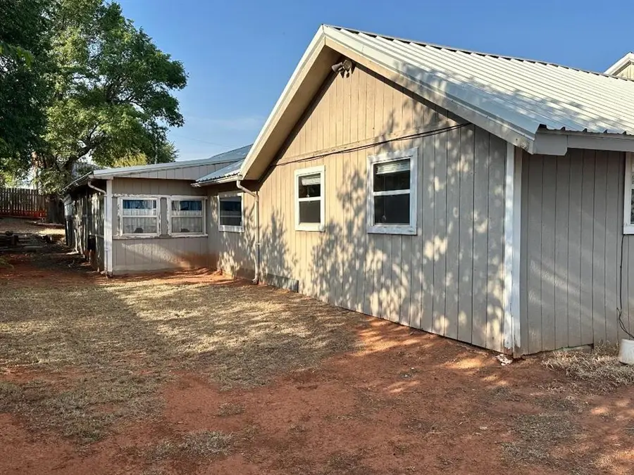 201 S Ninth Street, Cheyenne, OK 73628 - #2