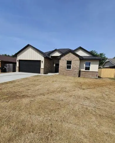 217 N Morgan Drive, Moore, OK 73160