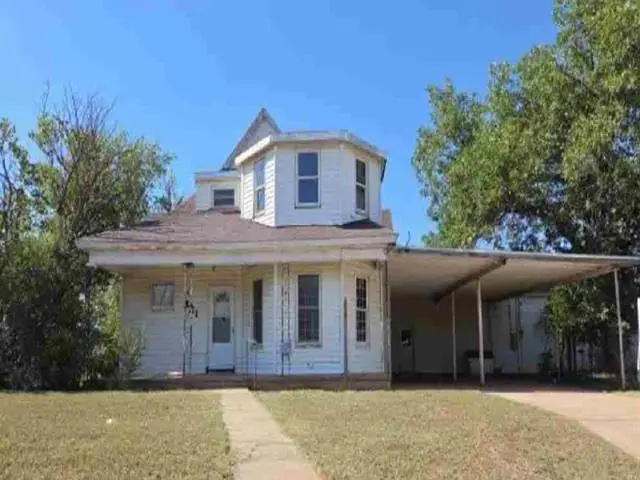 321 W B Avenue, Elk City, OK 73644 - #1