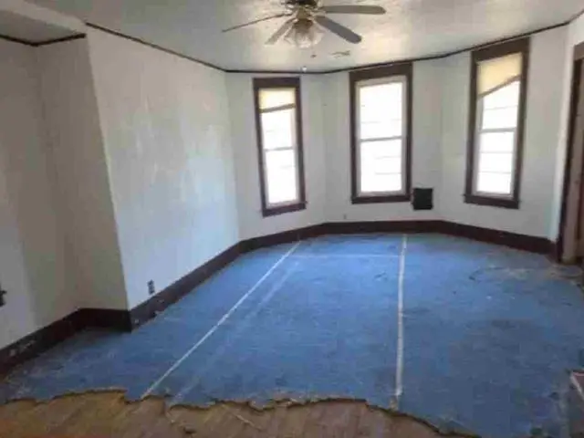 321 W B Avenue, Elk City, OK 73644 - #3