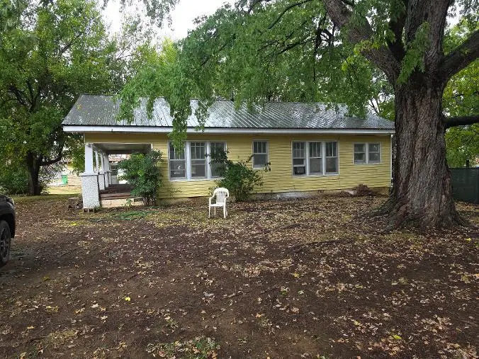 128 S 4th Street, Okemah, OK 74859 - #2