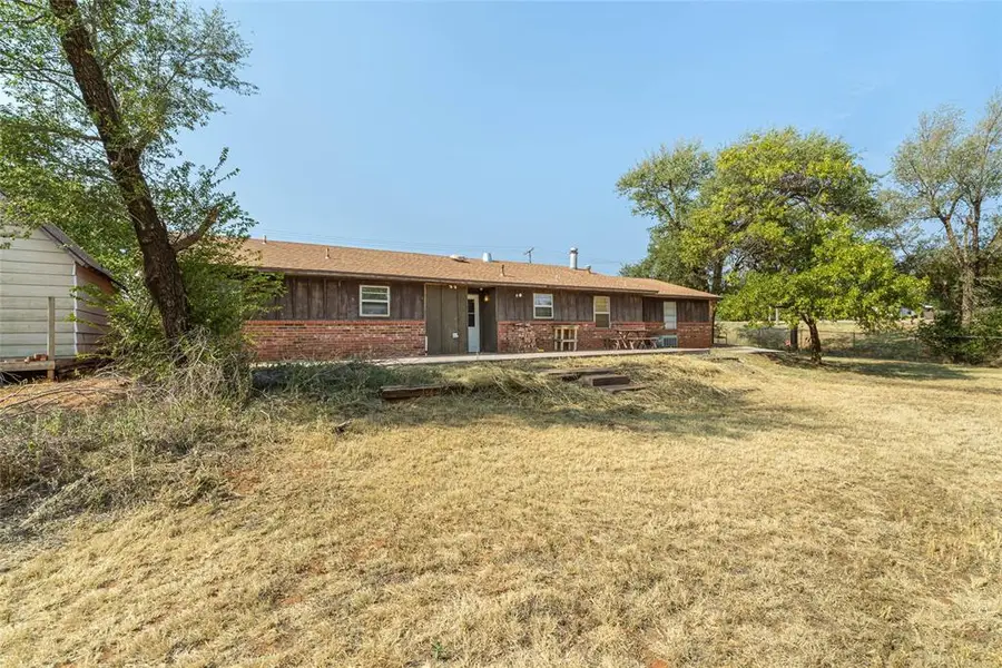 903 B Street, Arapaho, OK 73620 - #2