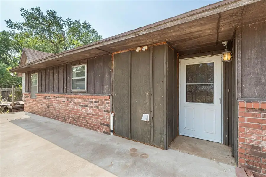 903 B Street, Arapaho, OK 73620 - #3