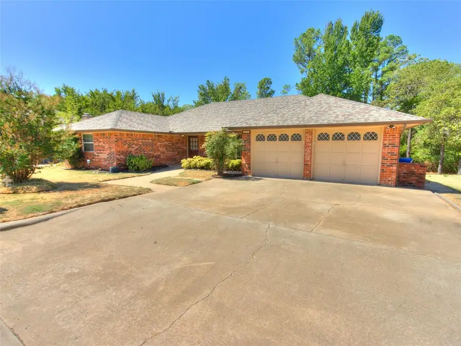 229 Chaucer Crescent Street, Midwest City, OK 73130 - #2