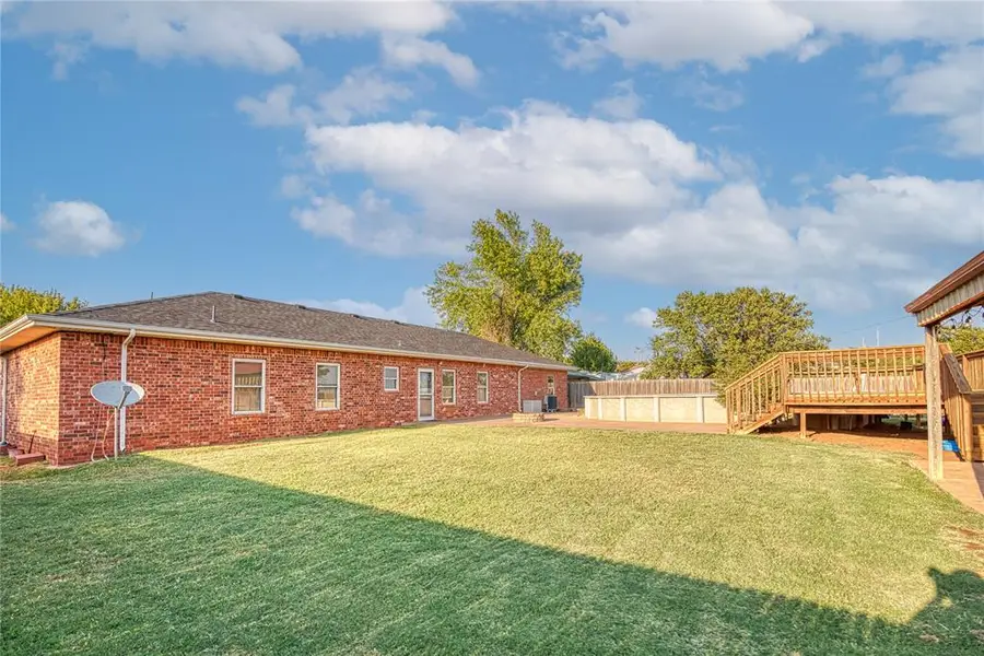 200 E Tenth Street, Leedey, OK 73654 - #2