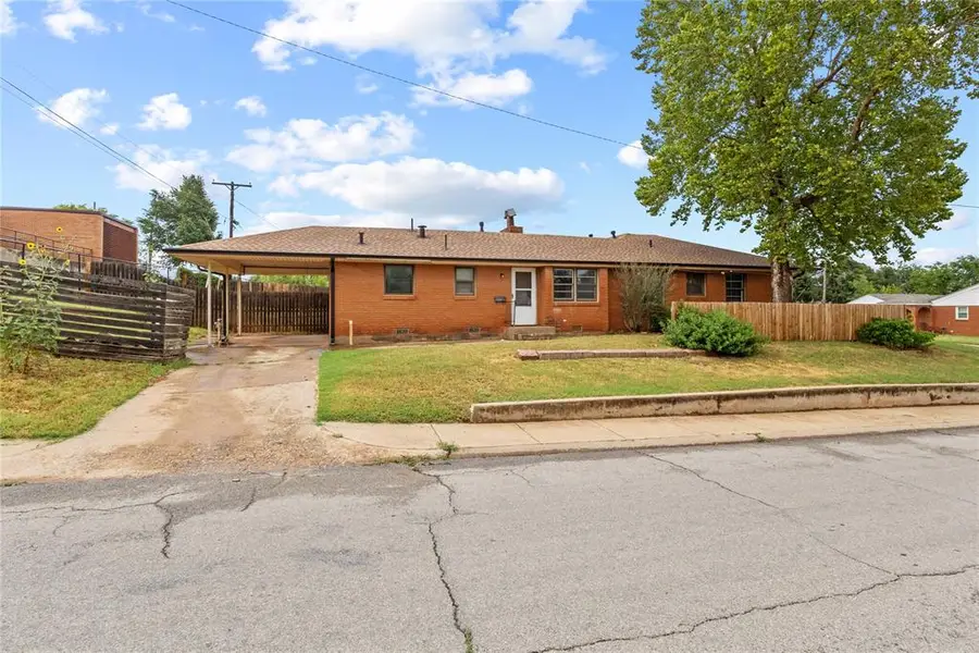 600 N Congress Street, Clinton, OK 73601 - #2