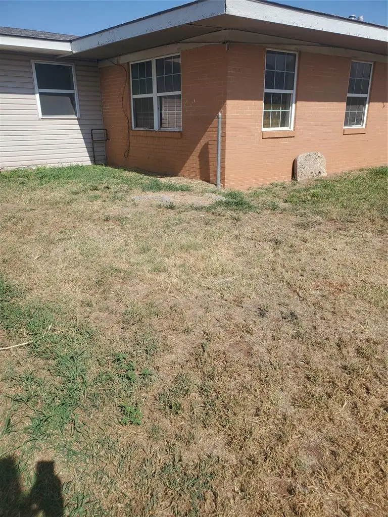 321 Pawnee Road #B, Foss, OK 73647 - #3