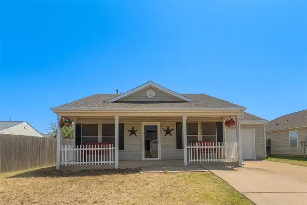 912 Danbury Place, Yukon, OK 73099
