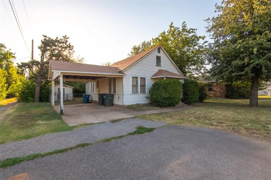 11 S Walnut Street, Edmond, OK 73003 - #2