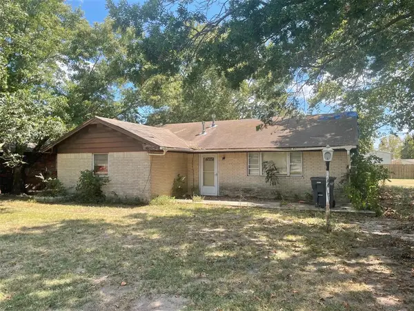 405 E Main Street, Maud, OK 74854