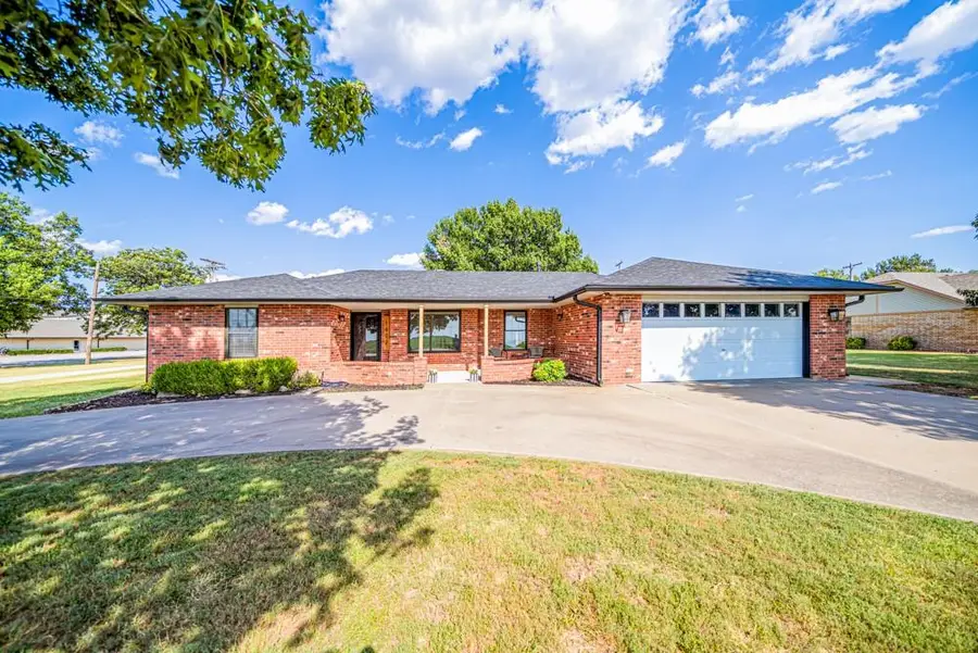 1602 S 13th Street, Blackwell, OK 74631 - #2