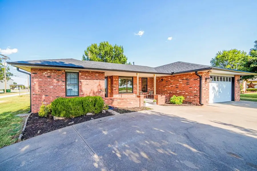 1602 S 13th Street, Blackwell, OK 74631 - #3