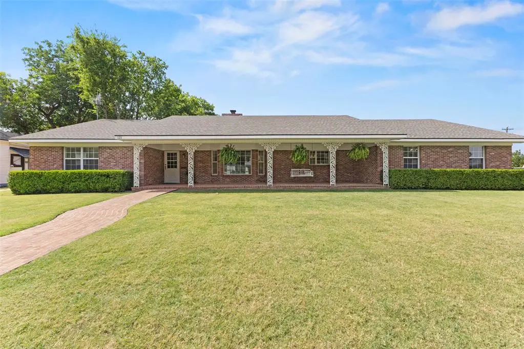121 W 17th Street, Ada, OK 74820 - #1