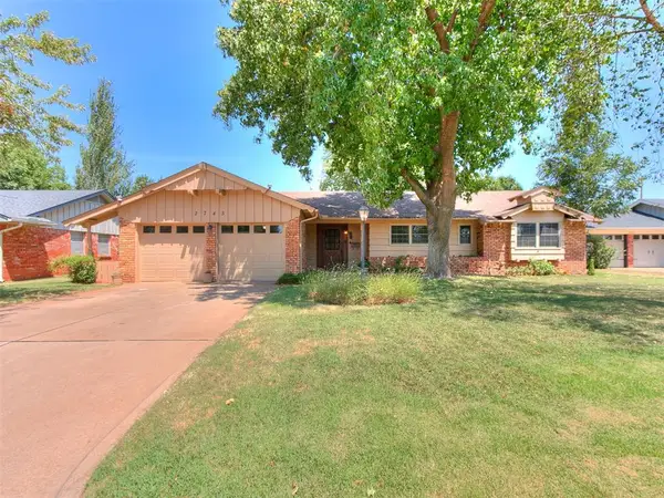 2745 Plymouth Lane, The Village, OK 73120