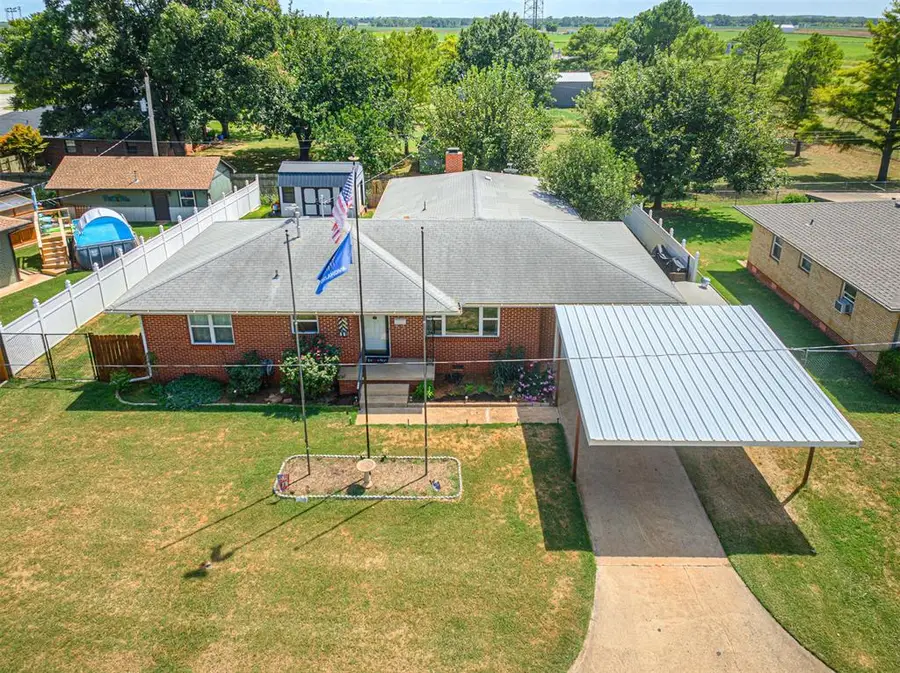 925 W Creek Street, Lindsay, OK 73052 - #3