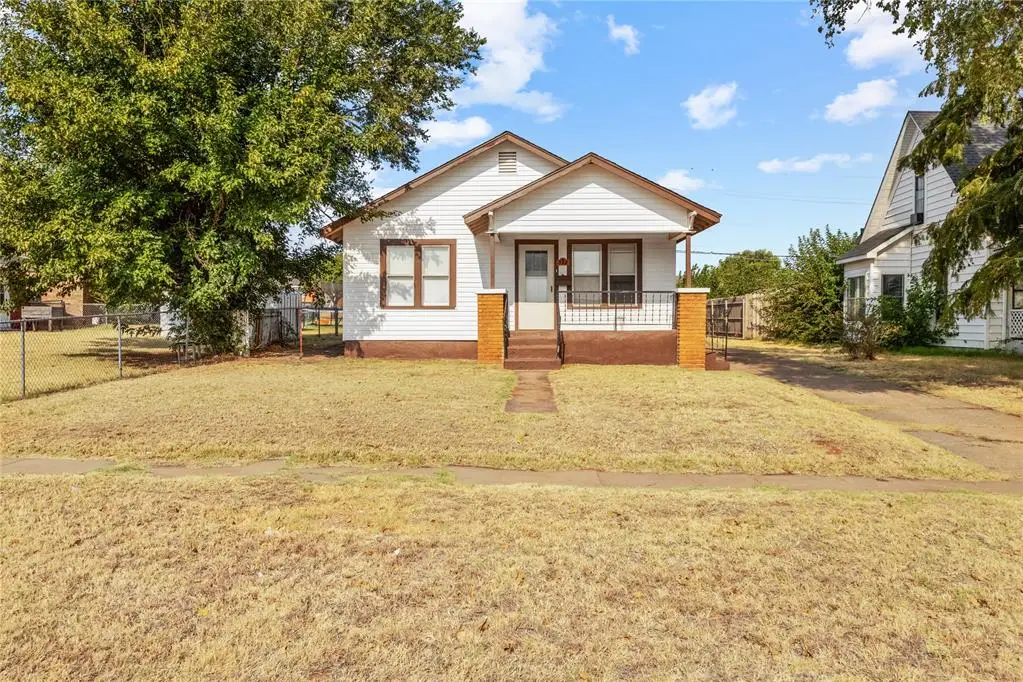322 S 13th Street, Clinton, OK 73601 - #1