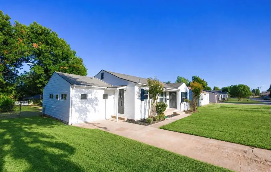 214 N 17th Street, Chickasha, OK 73018 - #2