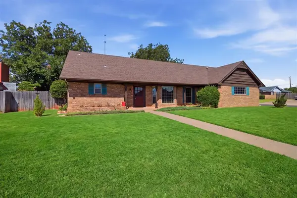 1619 Crestview Drive, Cordell, OK 73632