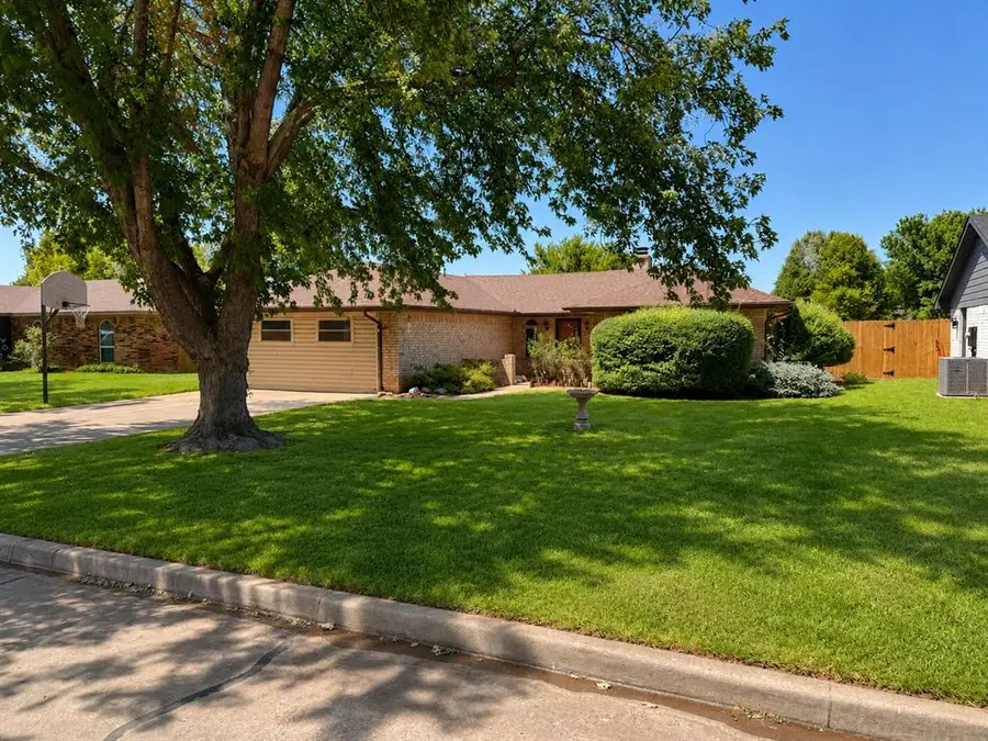209 Cedar Avenue, Elk City, OK 73644 - #2