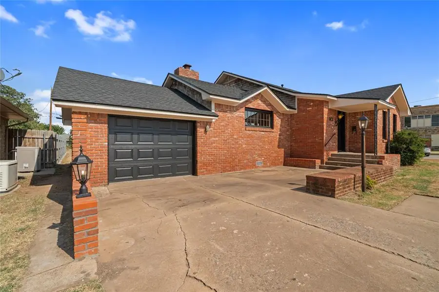 1102 N Noble Avenue, Watonga, OK 73772 - #2