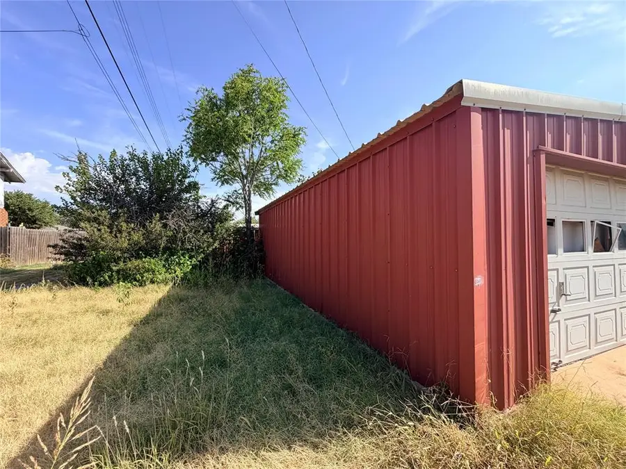 402 N Temple Street, Cordell, OK 73632 - #2