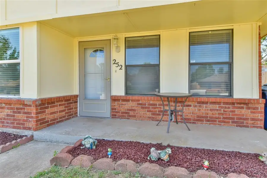 252 W Maple Branch Way, Mustang, OK 73064 - #3