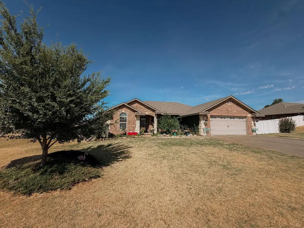 912 Roger Avenue, Hinton, OK 73047 - #1