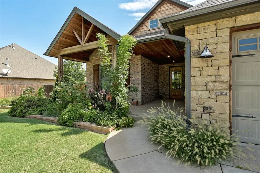 3904 Bridge Wood Lane, Oklahoma City, OK 73179 - #3