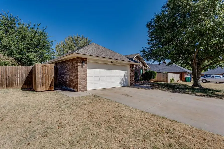 704 Gregg Court, Yukon, OK 73099 - #3