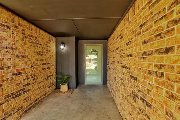 612 W Perry Drive, Mustang, OK 73064