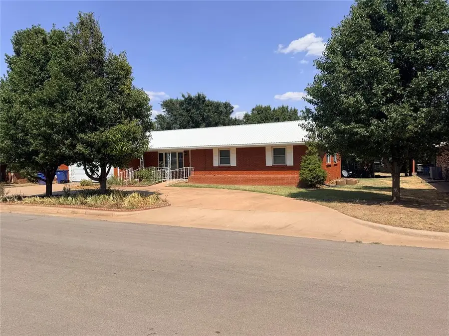 406 N Armor Avenue, Canton, OK 73724 - #2