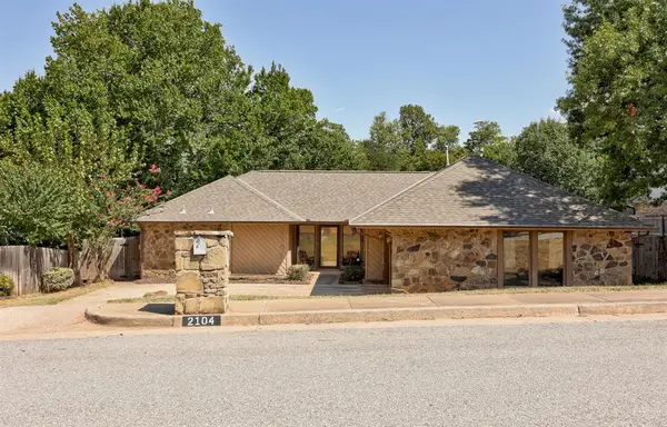 2104 Bent Twig Circle, Edmond, OK 73013