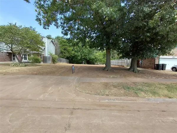 2620 Amy Court, Moore, OK 73160