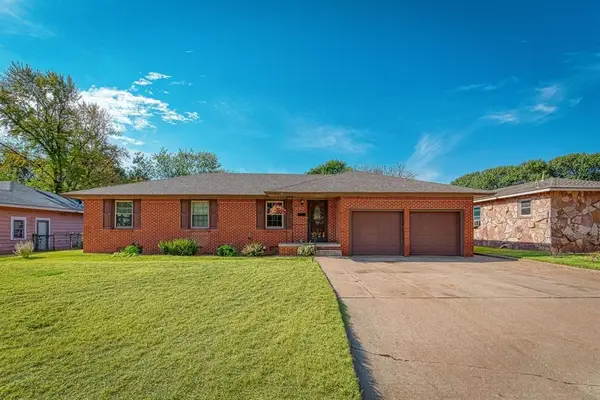 328 W Country Club Boulevard, Elk City, OK 73644